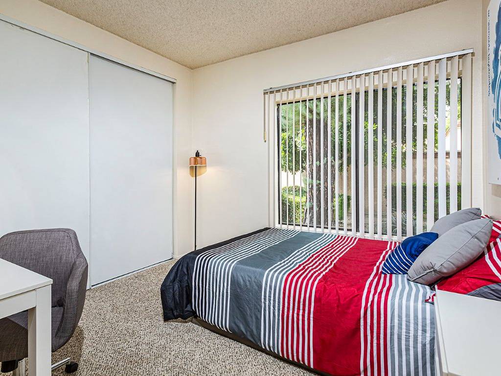 Apartments for Rent near UCR Summer Meadows Photos